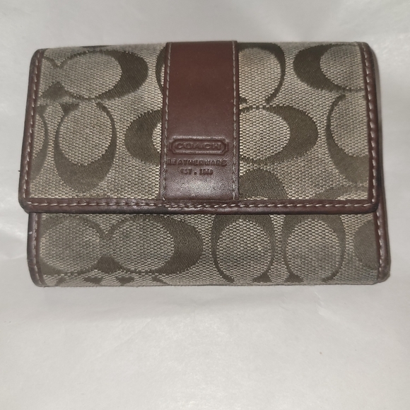 coach wallet authentication